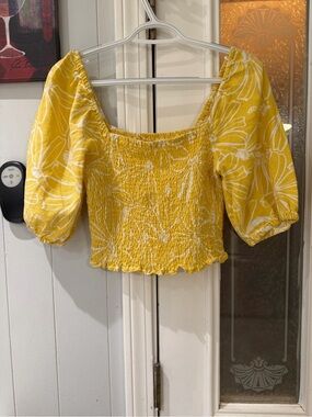 Universal Yellow Floral Smocked Puff-Sleeve‎ Crop Top